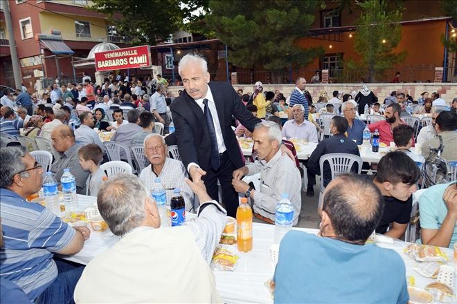 Miting gibi iftar  