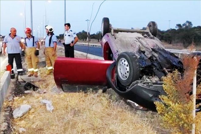 Otomobil refüje çarptı: 4 kişi yaralandı