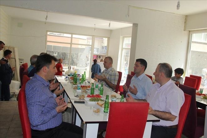 Vali ve Başkan yemeğe katıldı