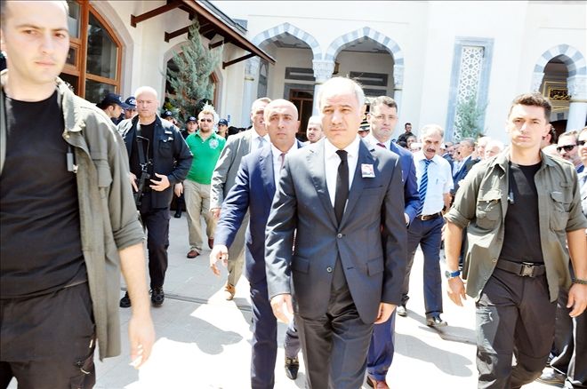 Bu ülkeyi bize şehitlerimiz emanet etti