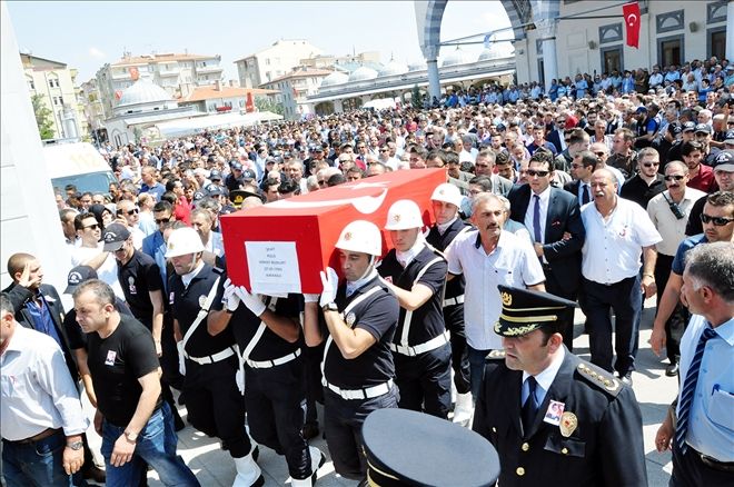 Yavrum Dik Duruyorum, Bana Mahzun Bakma