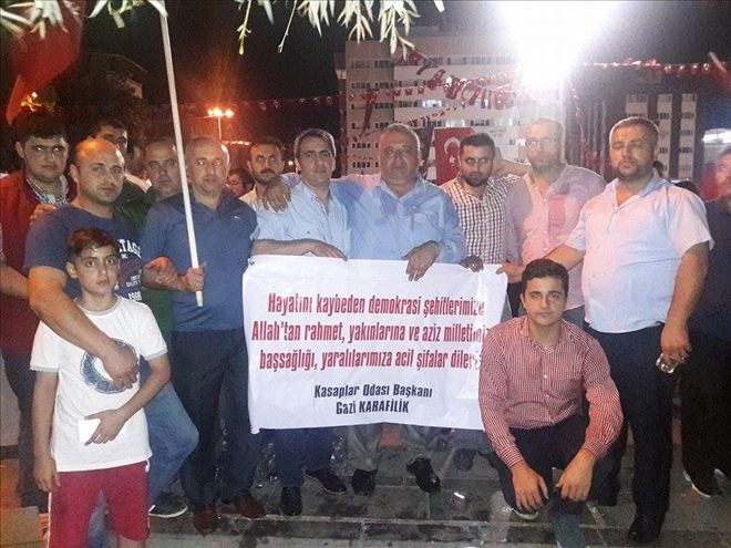 Demokrasinin sahiplerine yemek dağıttılar