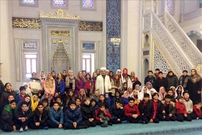 Camide uygulamalı din dersi