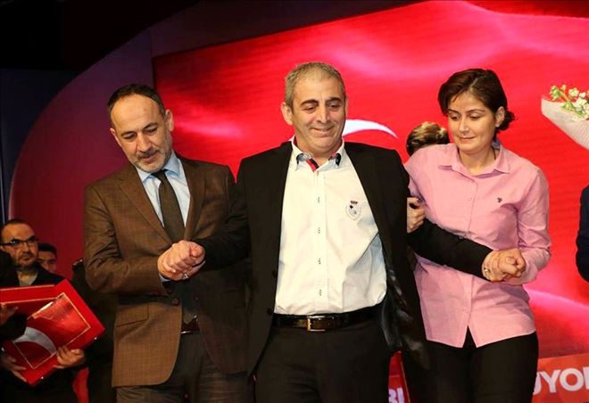 Ülkemizin bölünmez bütünlüğünü korumanın şerefini yaşıyoruz