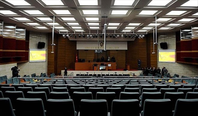 64 sanıklı FETÖ duruşması başladı