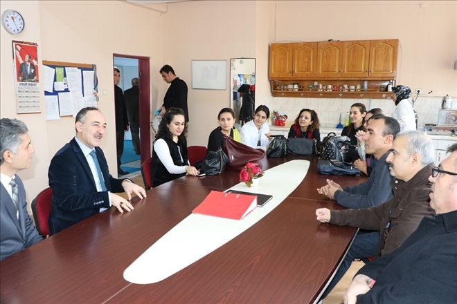 Öğretmen, çocuklarımızı geleceğe hazırlıyor