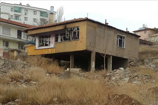 Virane evler mahallenin korkulu rüyası oldu