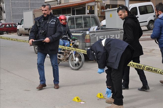 Arkadaşını silahla vuran kişiyi bıçakla yaraladı!