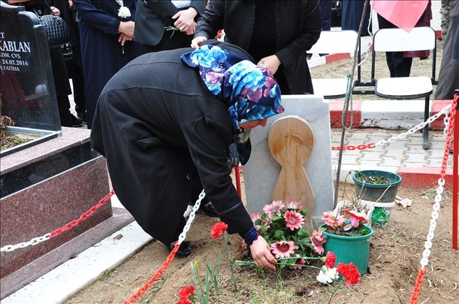 Sen çiçekten daha güzeldin oğlum!