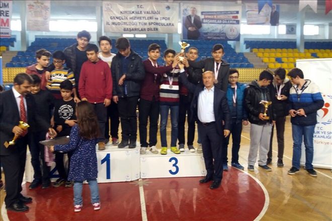 Satranç turnuvasında hamle üstüne hamle yaptılar