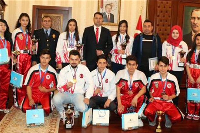 Kick Boks temsilcimiz gençlerden yeni rekor