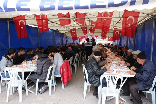 Şehit oğullarını dualarla andılar
