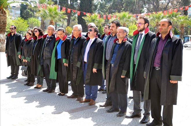 Avukatlar hukukun üstünlüğünü savunuyor