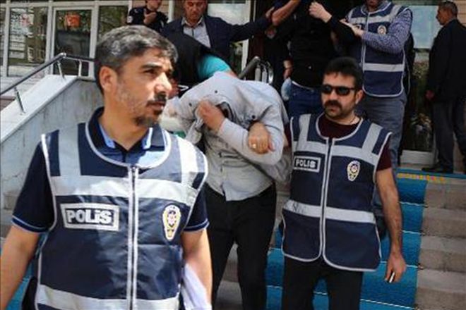 Maskeli hırsızlar kameradan kaçamadı