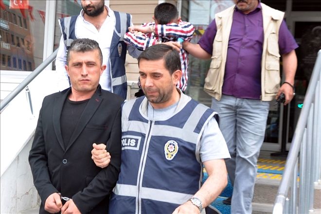 Ekmek yedikleri tekneye pislediler