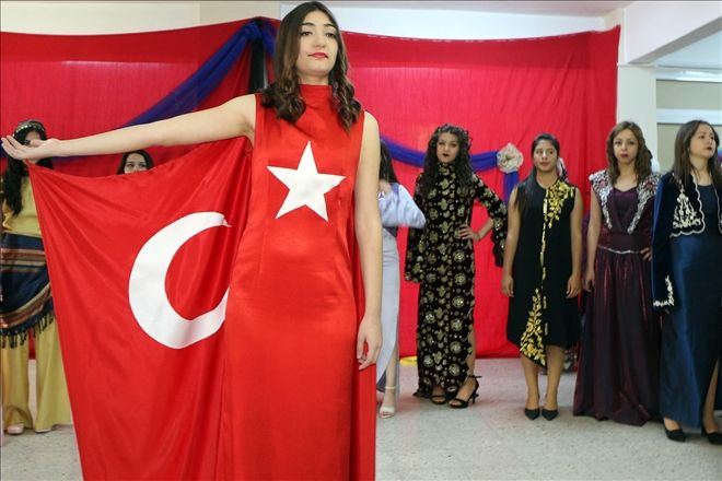 Ay-yıldızlı giysi büyüledi