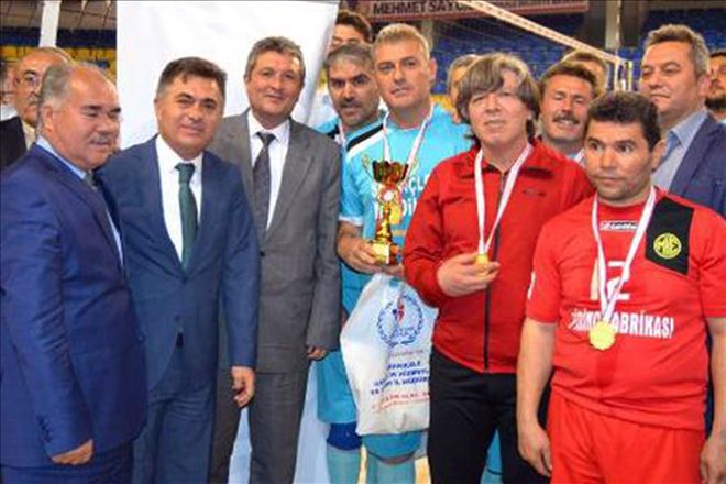 Voleybolda kupanın sahibi Pirinç Fabrikası