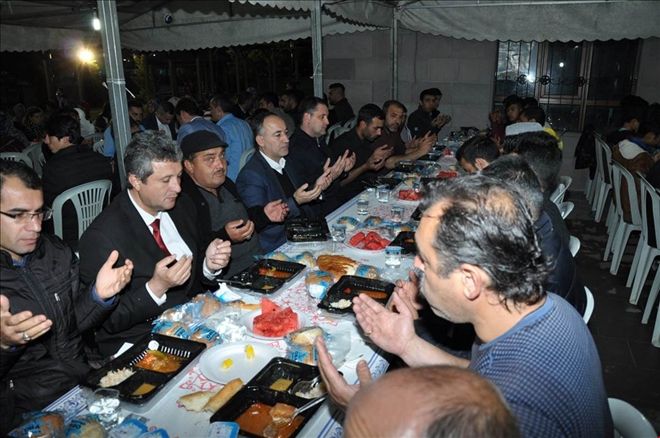 İftar çadırlarında bereket artar