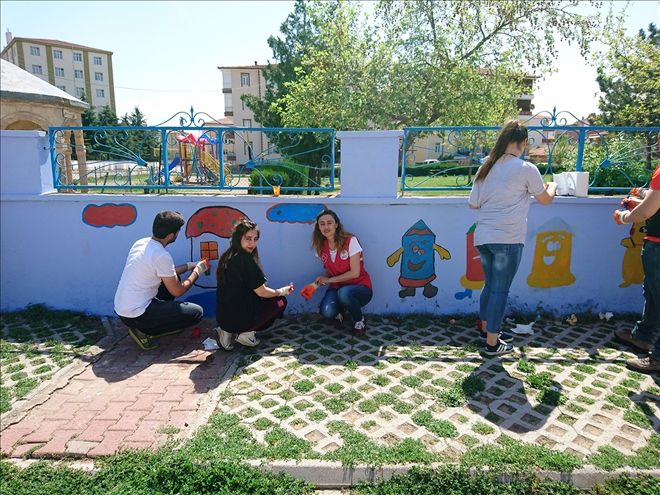 Okul duvarları rengârenk