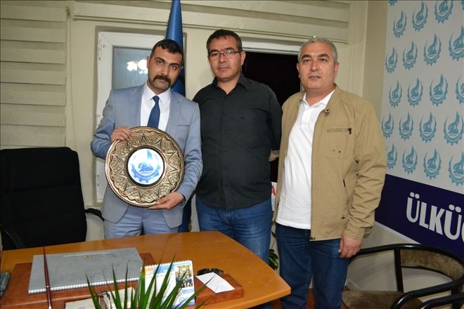 Eski başkandan yeni başkana hayırlı olsun hediyesi
