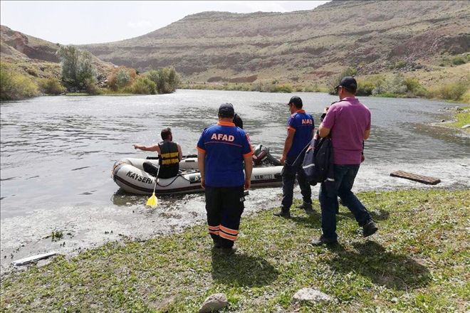 Kızılırmak iki genci yuttu