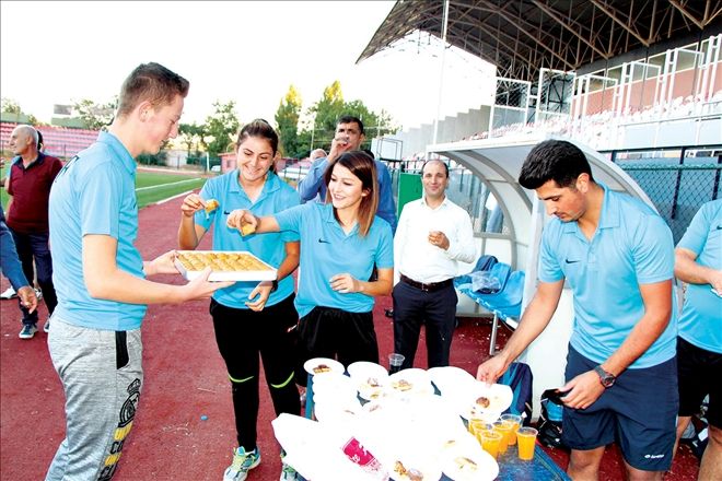 Tatlı yiyip, tatlı bir sezon dilediler