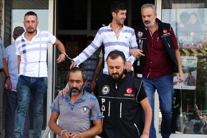 Emniyet yakalamaktan, onlar satmaktan usanmıyor