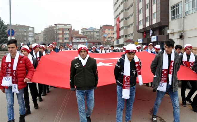 Gençler, 103 metrelik bayrakla Sarıkamış´a yürüdü