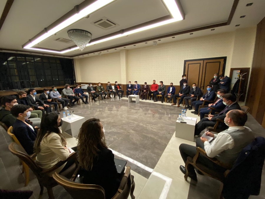DEVA PARTİSİ GENÇLERİN SESLERİNE KULAK VERDİ