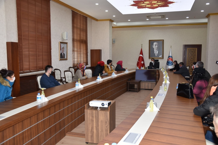 VALİ YUNUS SEZER HALKIN SORUNLARINI DİNLEDİ 