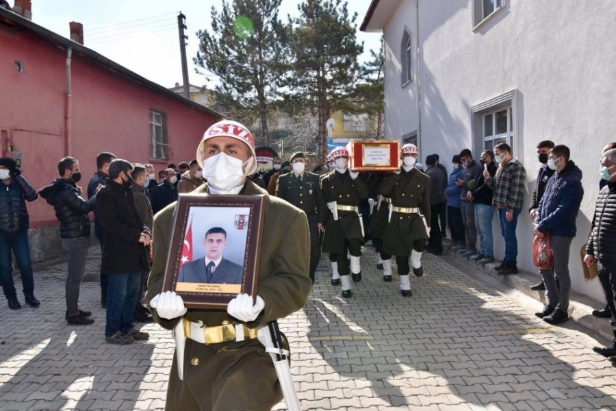 KALBİNE YENİK DÜŞEN MEHMETÇİK TOPRAĞA VERİLDİ