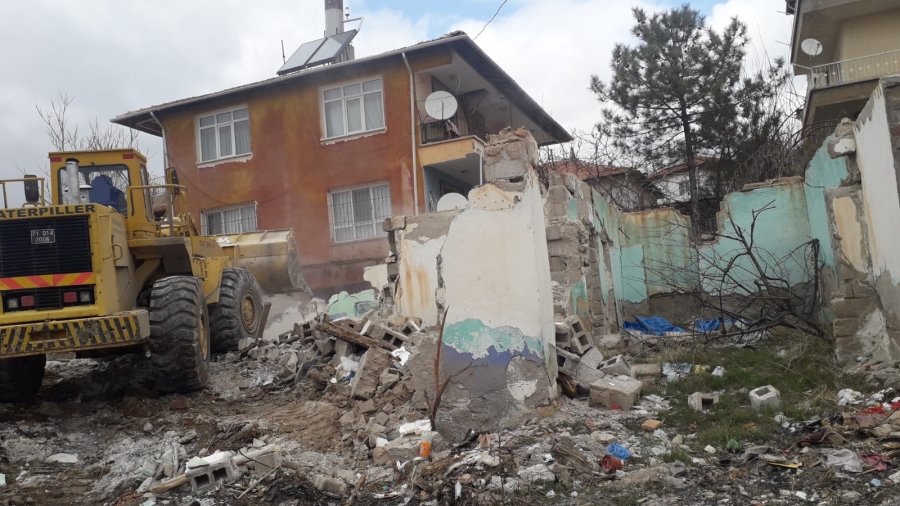 METRUK BİNALAR YIKILIYOR 