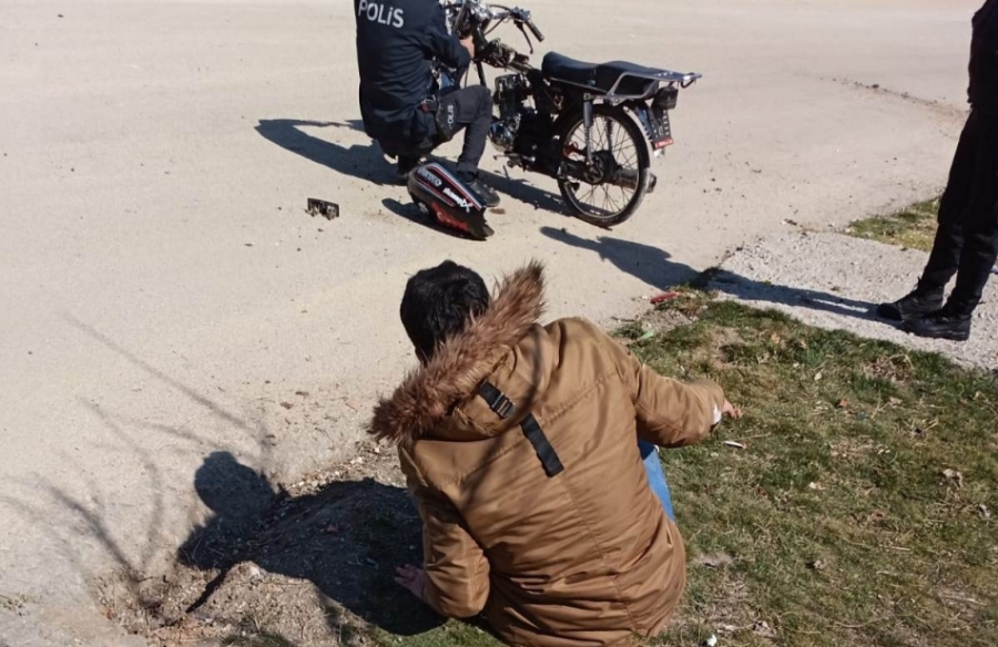 MOTOSİKLET SÜRÜCÜSÜ KONTROLDEN ÇIKTI 