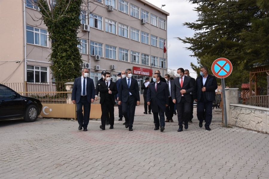 VALİ SEZER BALIŞEYH VE SULAKYURT İLÇELERİNİ ZİYARET ETTİ