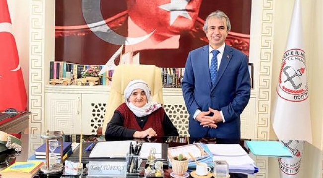 OĞLUNUN KOLTUĞUNA OTURDU
