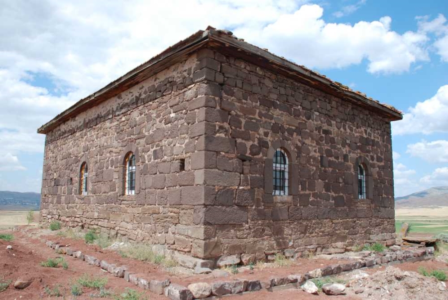 CAMİ MİHRABINDA KİTABEYE RASTLANDI