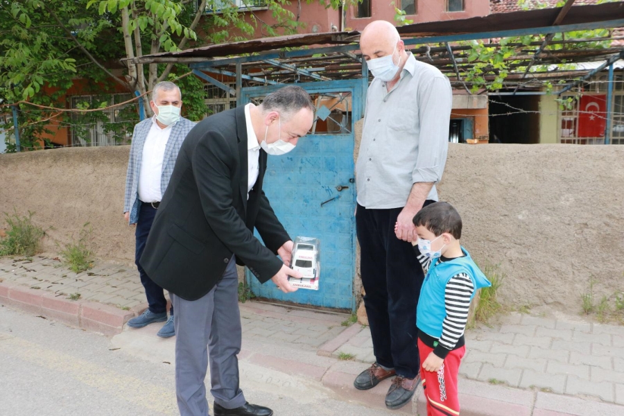 SAYGILI ÇOCUKLARLA YAKINDAN İLGİLENİYOR 