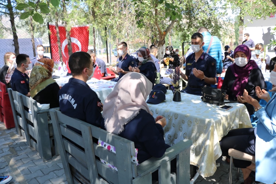 ŞEHİT ANNELERİ HASRET GİDERDİ 