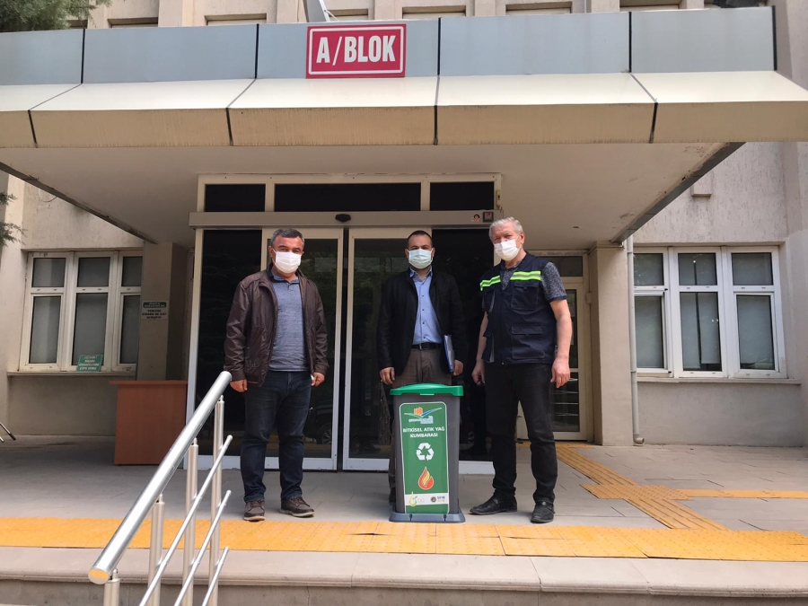 KURUMLARA ATIK YAĞ TOPLAMA EKİPMANLARI TESLİM EDİLİYOR 