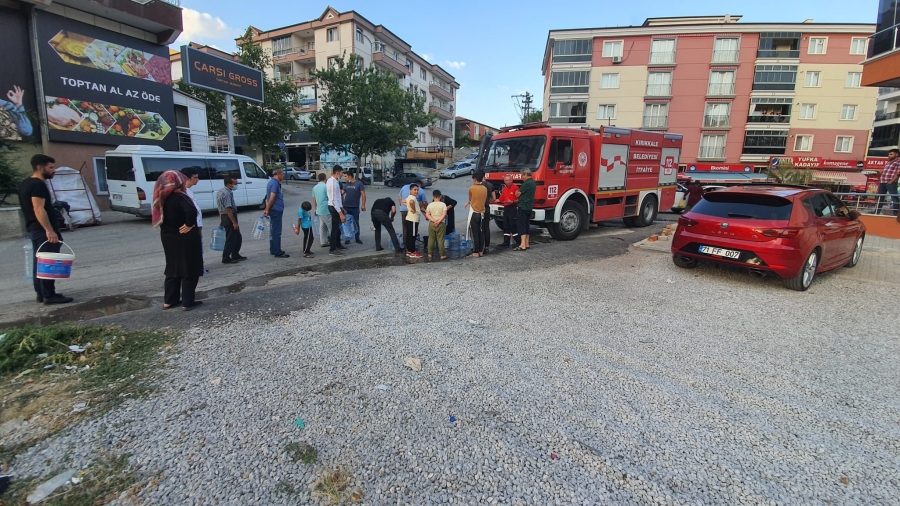 İtfaiye ekiplerinden su desteği 