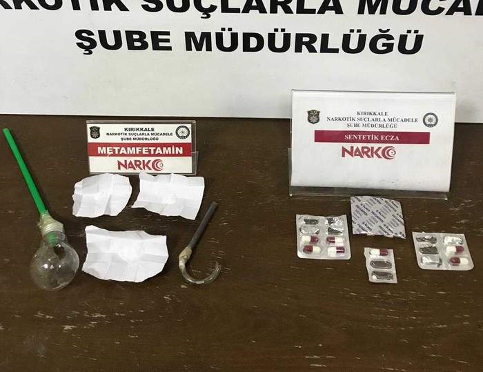 Uyuşturucu ticareti yaptığı iddiasıyla zanlı tutuklandı 