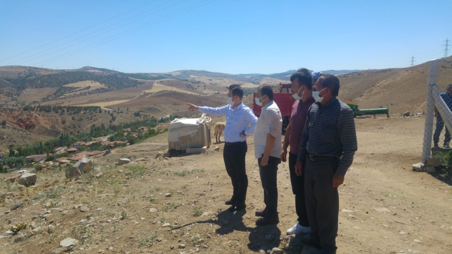 Kaymakam Karanfil, çiftçileri ziyaret etti 