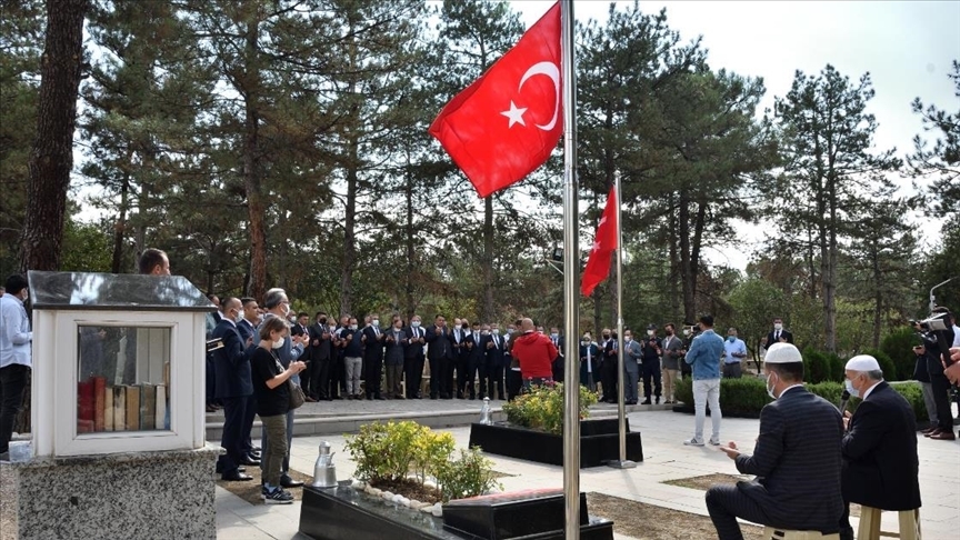 Öztürk: “Şehit öğretmenleri unutmayacağız” 