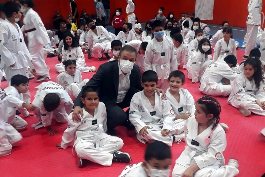 Taekwondo branşıyla Hayata sporla gülümse 