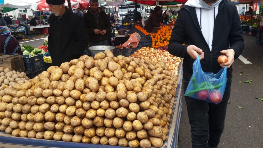 Semt pazarının ateşi bir türlü sönmüyor
