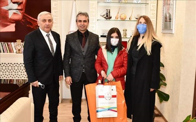 Dereceye giren öğrencilere ödül 
