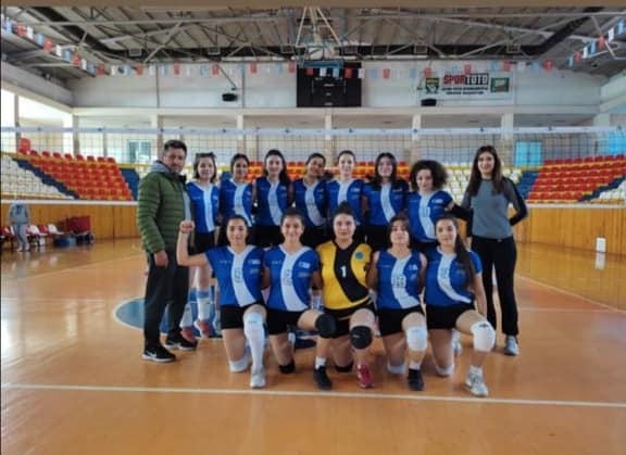 Liseli voleybolcular yarı finalde 