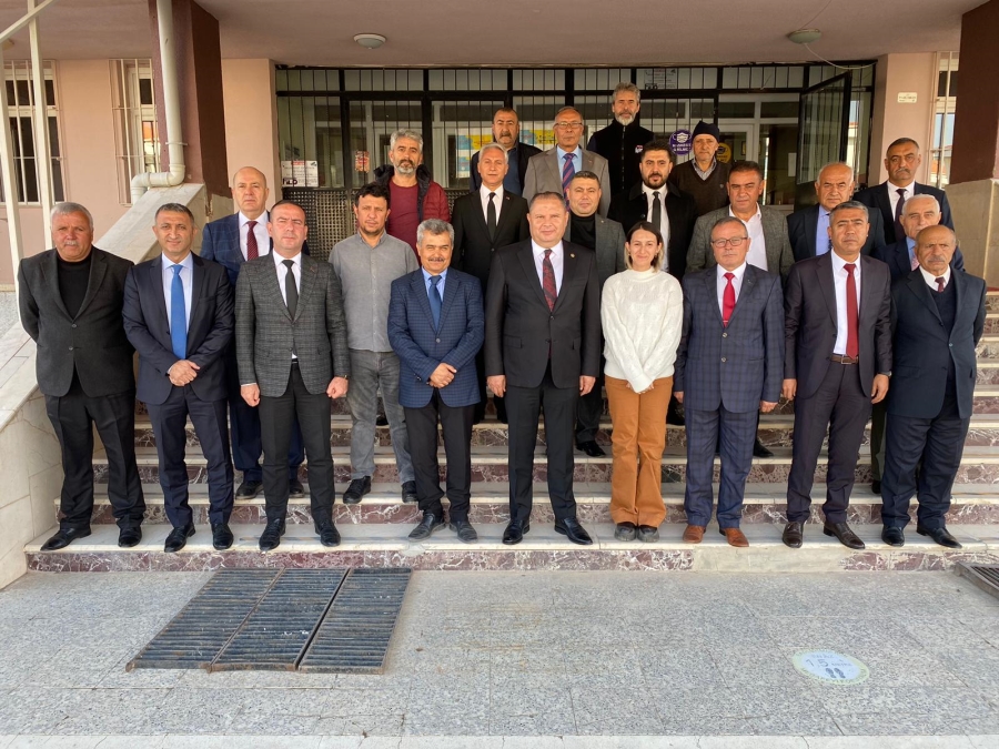 MHP’li Öztürk gitmedik köy, girmedik sokak bırakmıyor