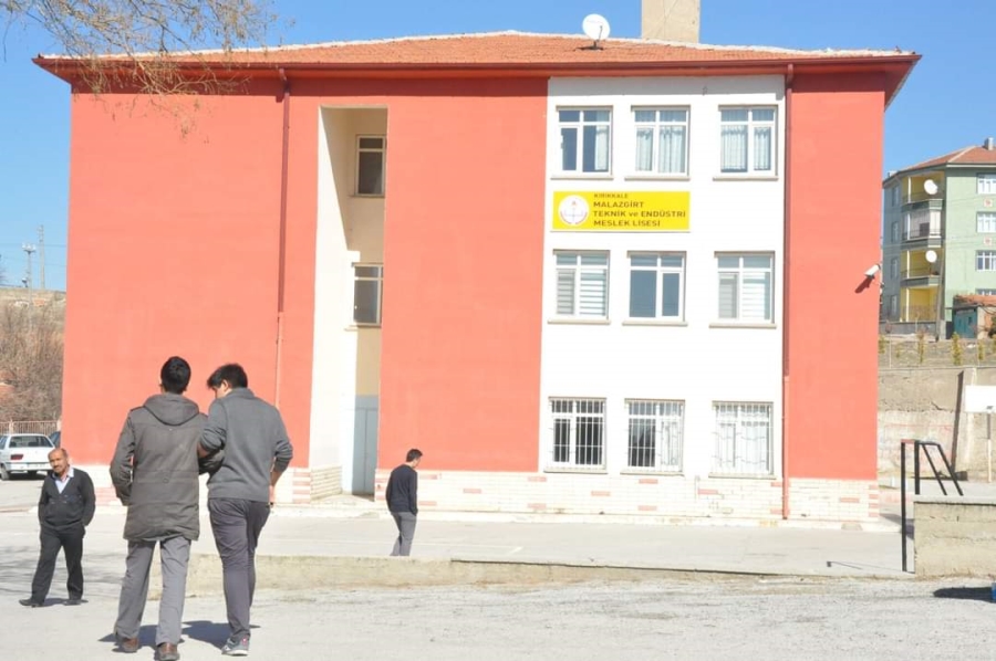 BU OKUL KADOSTROCU YETİŞTİRİYOR
