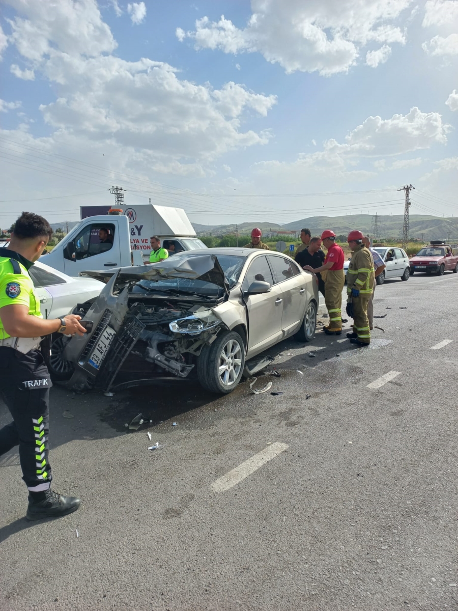 BAĞDAT KÖPRÜSÜNDE MADDİ HASARLI KAZA MEYDANA GELDİ